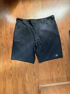 Threyda Black Cargo Short